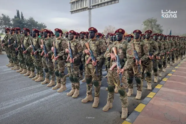 جانب من العرض العسكري الذي حضره الشرع في دمشق