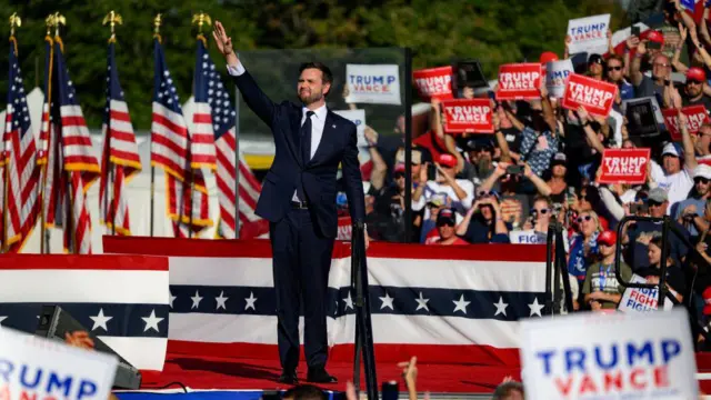 মি. ভান্সের একাধিক মন্তব্যকে ঘিরে বিতর্ক সৃষ্টি হয়েছে।