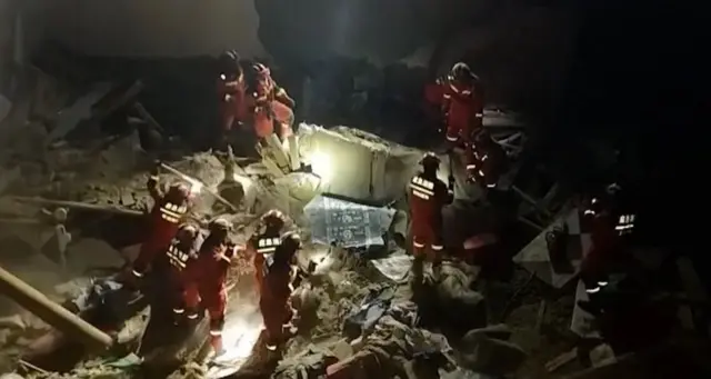 ইউএস জিওলজিক্যাল সার্ভে (ইউএসজিএস) বলছে, চীনের এই ভূমিম্পটির মাত্রা ছিল ৫.৯