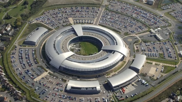 Sedegalera bet fora do arComunicaciones del Gobierno (GCHQ), en Cheltenham  