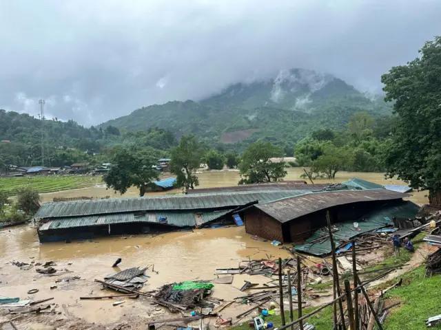 ဇွန် ၁ ရက်၊ ချီဖွေမြို့ မေခမြစ် ရေတက်နေတဲ့ အခြေအနေ