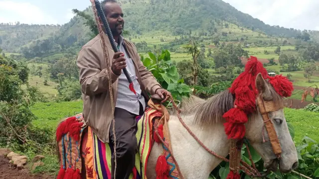 Dr. Kanaan baadiyyaa lafa fagoo yeroo fardaan deemutti