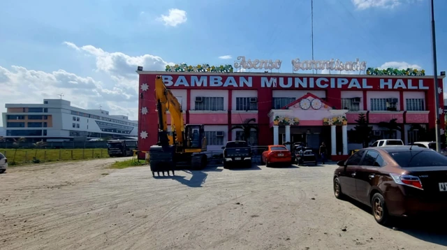Tòa thị chính Bamban vào thời bà Guo làm thị trưởng