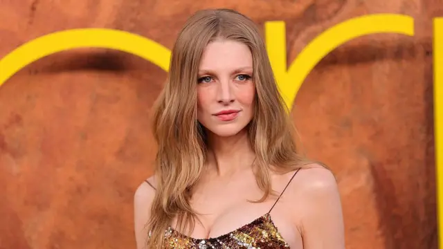 Hunter Schafer llega al estreno en Los Ángeles de la tercera temporada de "Euphoria"
