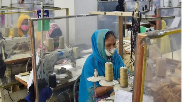 মার্কিন শুল্কের ফলে বাংলাদেশের তৈরি পোশাক খাতে প্রভাব পড়বে
