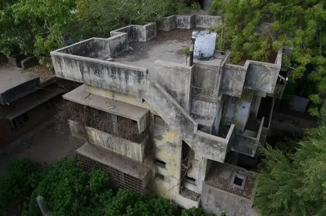 28 फेब्रुवारी 2002 रोजी अहमदाबादमधील मुस्लीम बहुल गुलबर्ग सोसायटीवर जमावाने हल्ला केला.