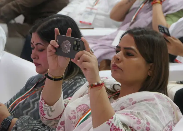 અમદાવાદમાં કૉંગ્રેસનું અધિવેશન, સીડબલ્યુસી તથા એઆઈસીસીની બેઠક, કૉંગ્રેસ વર્કિંગ કમિટી તથા ઑલ ઇન્ડિયા કૉંગ્રેસ કમિટીની બેઠક, ભાજપ અને મોદી પર પ્રહાર, સોનિયા ગાંધી, મલ્લિકાર્જુન ખડગે, રાહુલ ગાંધી, બીબીસી ગુજરાતી, બીબીસી ન્યૂઝ ગુજરાતી