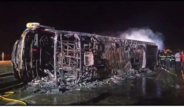 अपघातानंतर बसची अवस्था