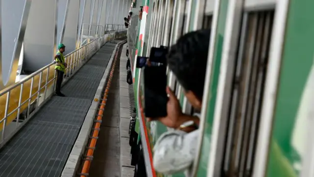 ঢাকার গেন্ডারিয়া থেকে ফরিদপুরের ভাঙ্গা পর্যন্ত প্রায় ৮২ কিলোমিটার অংশ ট্রেন চলাচলের জন্য খুলে দেওয়া হয়