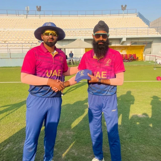 ਸਿਮਰਨਜੀਤ ਸਿੰਘ ਆਪਣੇ ਸਾਥੀ ਖਿਡਾਰੀ ਨਾਲ