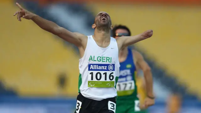 سمير نويوا، بعدما تنافس مع الأصحاء وتغلب عليهم في منافسات محلية، شارك في البارالمبياد قبل إتمام عامه العشرين