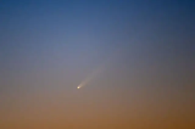 स्पेनमध्ये टिपलेला त्सुचिंशान-अॅटलास धूमकेतूचा फोटो