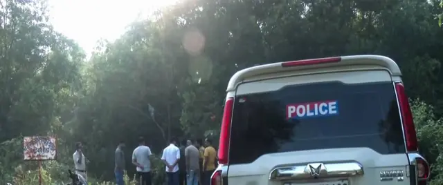 ঘটনাস্থলে পুলিশি তদন্তের সময় তোলা ছবি। 