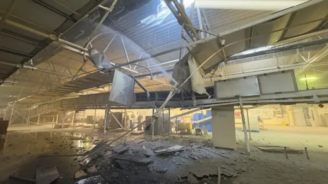 Руйнування в цеху