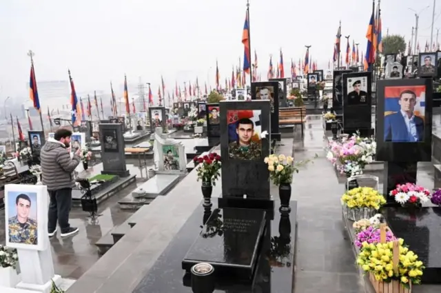 Ermənistan müharibə