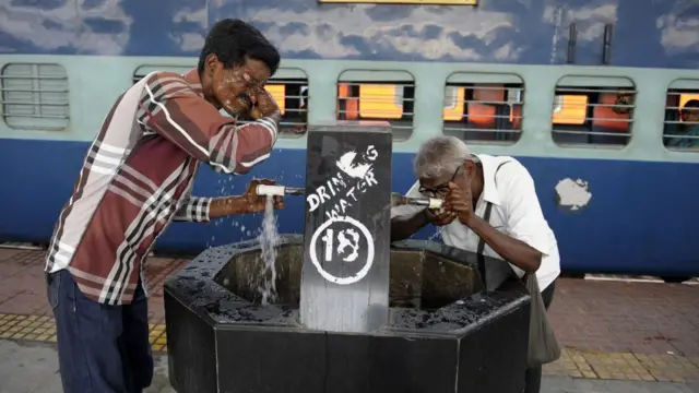మంచినీరు, రైల్వే స్టేషన్