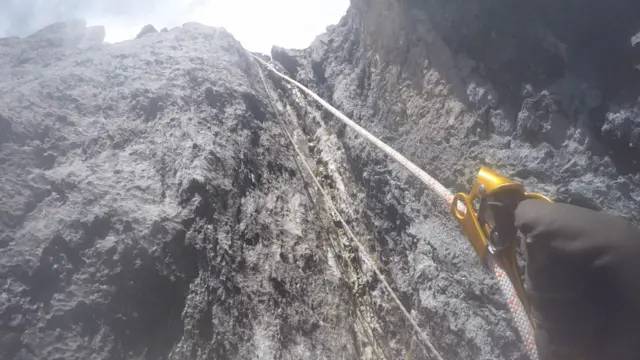 Anindita Pradana mendaki Carstensz Pyramid, Papua Tengah.