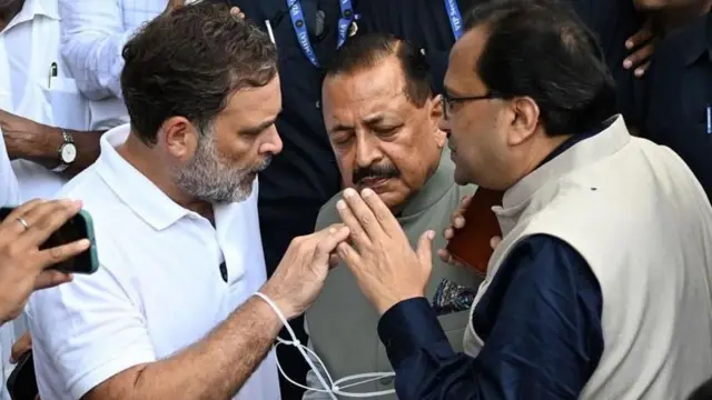 ధర్మేంద్ర ప్రధాన్, కాక్రోచ్ జనతా పార్టీ, బీజేపీ, నరేంద్ర మోదీ ప్రభుత్వం