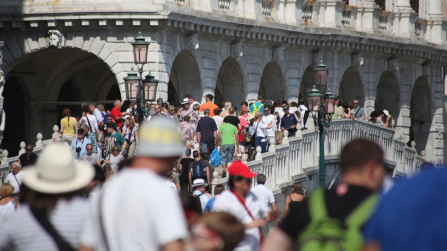 Turistas andandode betanoponto turísticode betanoVeneza