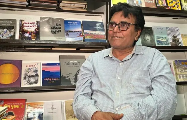 વડોદરાસ્થિત પ્રાધ્યાપક ભરત મહેતા