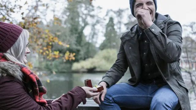 आयरल्यान्डमा 'लीप डे'मा महिलाहरूले पुरुषलाई प्रेम प्रस्ताव राख्छन्