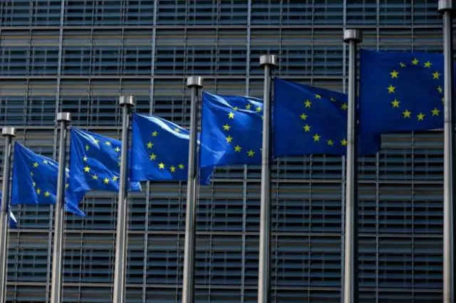 Bloomberg басылмасынын булактарына ылайык, Еврокомиссия Украина жана Молдова үчүн талапкер макамын берүүнү жактырып, бул өлкөлөргө келечекте аткарылуучу шарттарды коёт