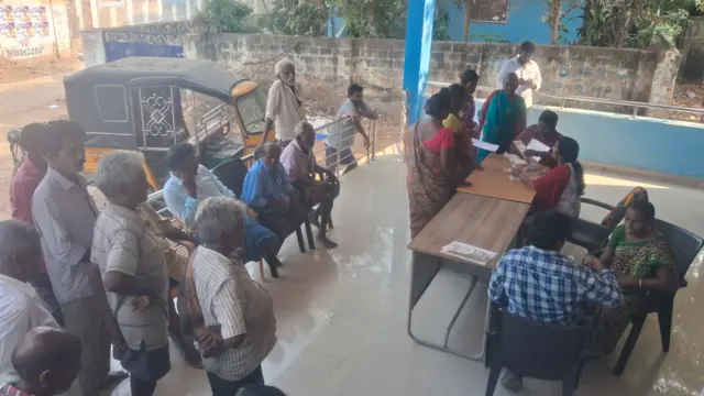 పెన్షన్ కోసం ఎదురుచూపులు