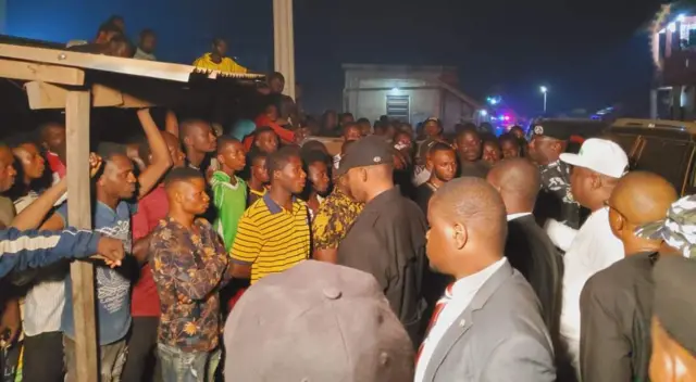 Gọvanọ Dave Umahi na ndị obodo Eha Amufu