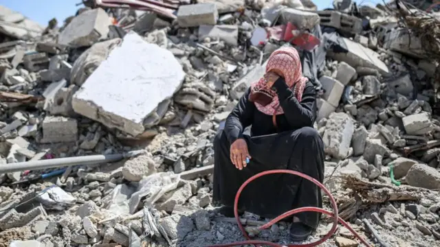 Sivillerin geri dönmeye başladığı Han Yunus'ta büyük bir yıkım var