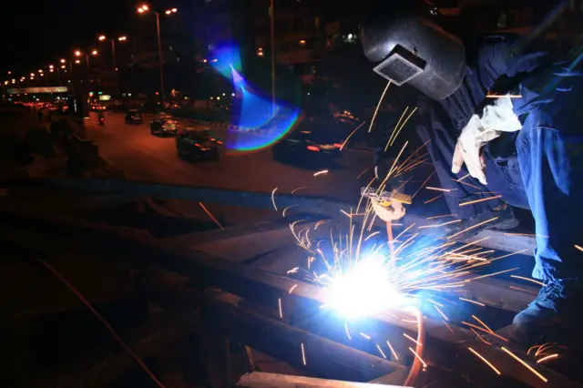 अमेरिकेची भारतासोबतची 45 बिलियन डॉलरची व्यापारी तूट कमी करण्यासाठी दोन्ही देशांनी व्यापक व्यापार चर्चा सुरू केली आहे.