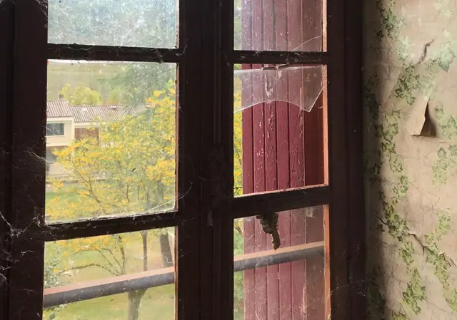 መስኮት ኣብቲ እዋን መደቀሲ ህጻናት ናይ ዝነበረ ክፍሊ