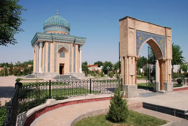 Самарқанддаги Имом Мотуридий мажмуасини кенгайтириш мақсадида 217 нафар фуқарога тегишли бўлган турар-жой бинолари бузилиши режа қилинган.