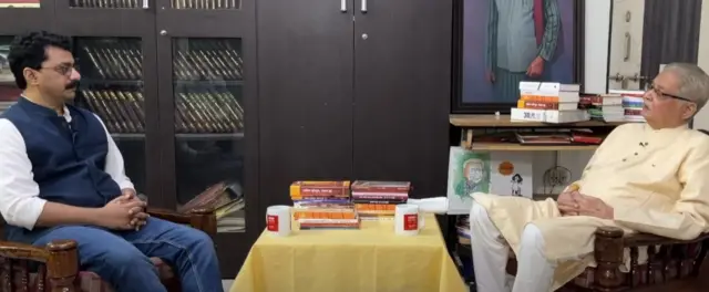 बीबीसी मराठीचे संपादक अभिजित कांबळे आणि आ. ह. साळुंखे