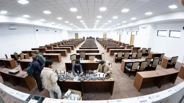 शपथका निम्ति तयार पारिँदै गरेको नयाँ सभाहल