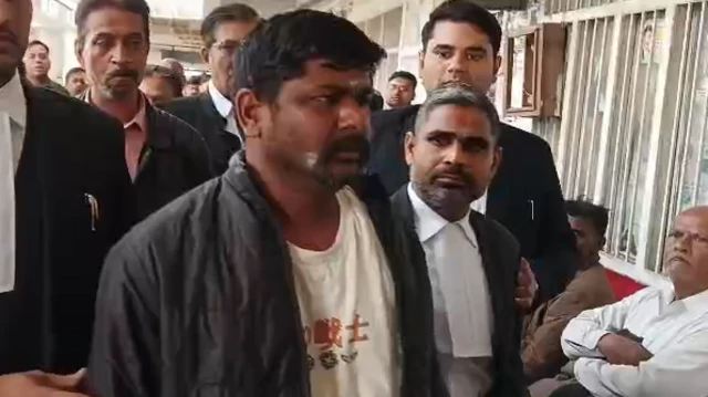 ड्राइवर मोहन लाल ने बुधवार को अदालत में सरेंडर करने पहुंचे थे