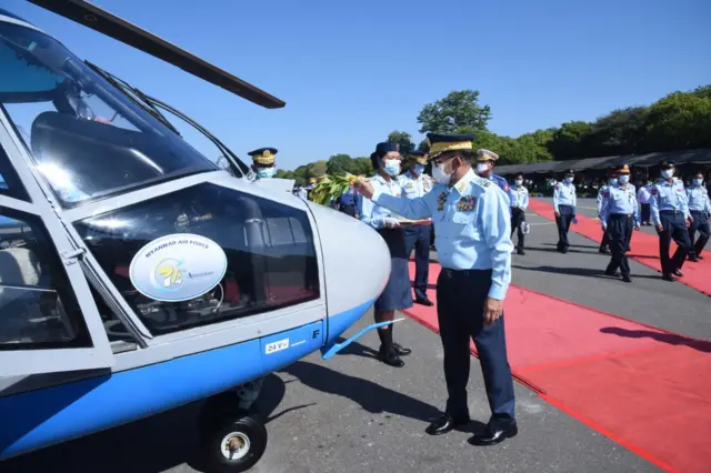 စစ်ကော်မရှင် လေတပ် ဖွဲ့စည်းတည်ထောင်မှု ၇၄ နှစ်မြောက် နှစ်ပတ်လည်နေ့အခမ်းအနားမှာ တွေ့ရတဲ့ တိုက်ခိုက်ရေးလေယာဉ်တွေ (ပုံဟောင်း)