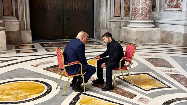 Зеленский и Трамп встретились на похоронах папы Римского - BBC News Русская  служба