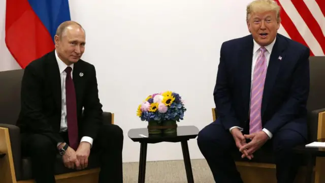 Putin e Trump sentados