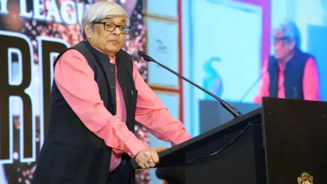 વિવેક દેબરોય