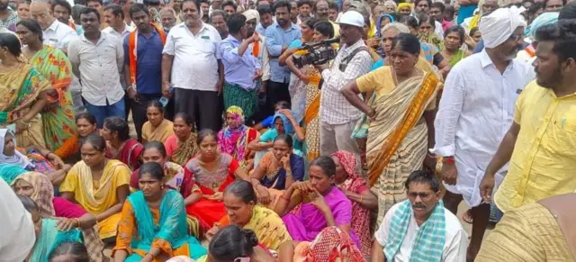 हत्या के ख़िलाफ़ प्रदर्शन करते अमरनाथ के रिश्तेदार