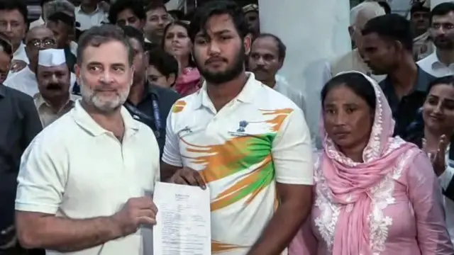 राहुल गांधी साहिल लोचब के साथ