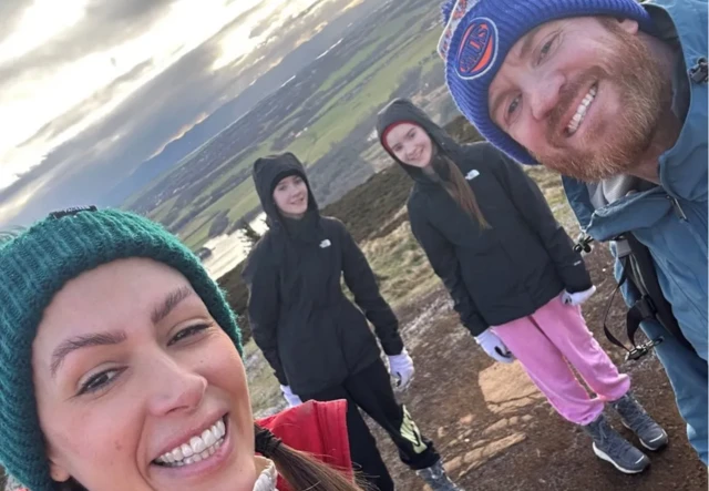 Адель з родиною