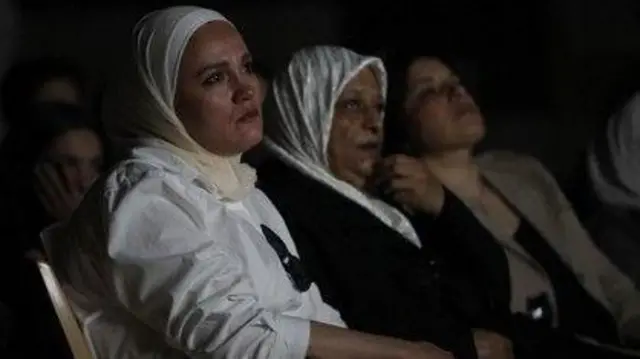 أمهات وجدات في سوريا يتابعن قضية الأطفال المسروقين