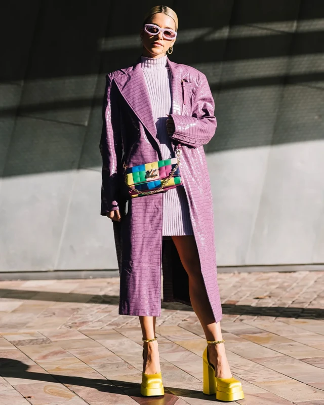 Birger Christensen'in parlak lavanta rengi paltosu