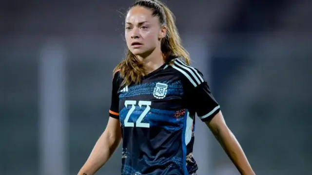 Qora erkaklar bilan porno bolgan keksa ayollar