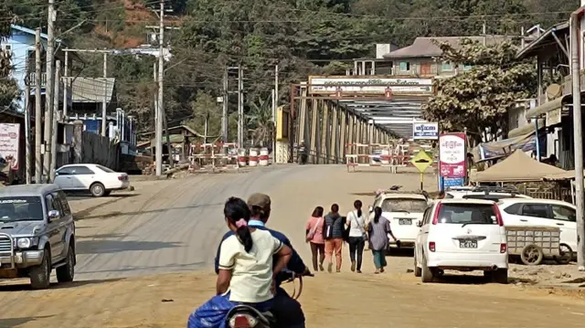 တိုက်ပွဲတွေနဲ့ အနံ့ဆိုးတွေကြောင့် စိုးရိမ်ထိတ်လန့်နေရတဲ့ ဖားကန့်