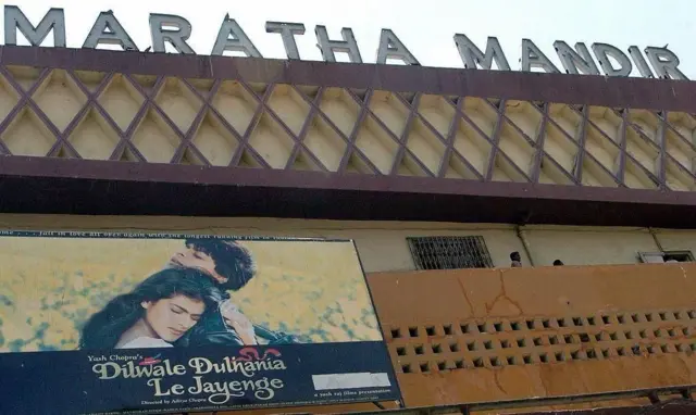 શાહરુખ ખાન બર્થડે સ્પેશિયલ, જન્મદિવસ, શાહરુખ ખાનની કહાણી, શાહરુખ ખાનની ફિલ્મી સફર, શાહરુ ખાનની પહેલી ફિલ્મ કઈ અને કેવી રીતે બ્રેક મળ્યો, બોલીવૂડ, હિંદી ફિલ્મો, કિંગ ખાન, રોમાન્સ કિંગ, બીબીસી ગુજરાતી