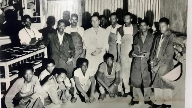 Qizni liftda sikishdi Yalangoch ayollar bilan jinsiy aloqa qilish