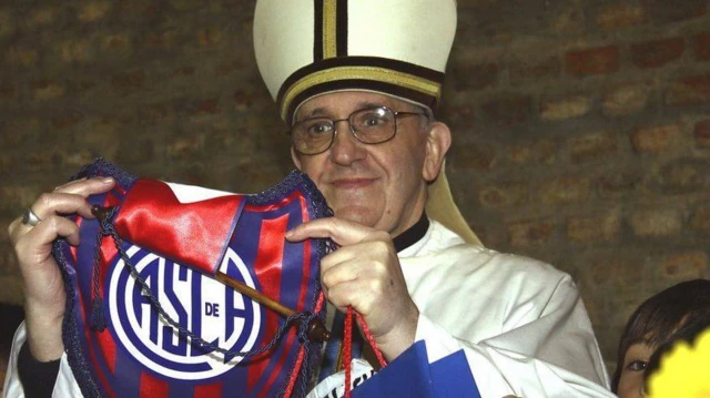 Giáo hoàng Francis là một người hâm mộ trung thành của San Lorenzo, CLB bóng đá địa phương của ông ở Buenos Aires