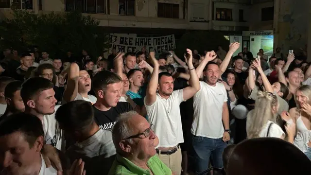 Slavlje opozicije u Kosjeriću posle zatvaranja birališta